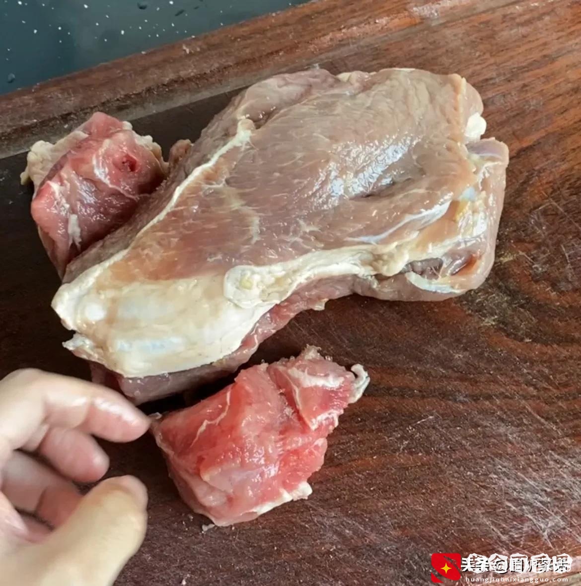 为什么很多饭馆里的牛肉吃起来不香了？是假牛肉吗？