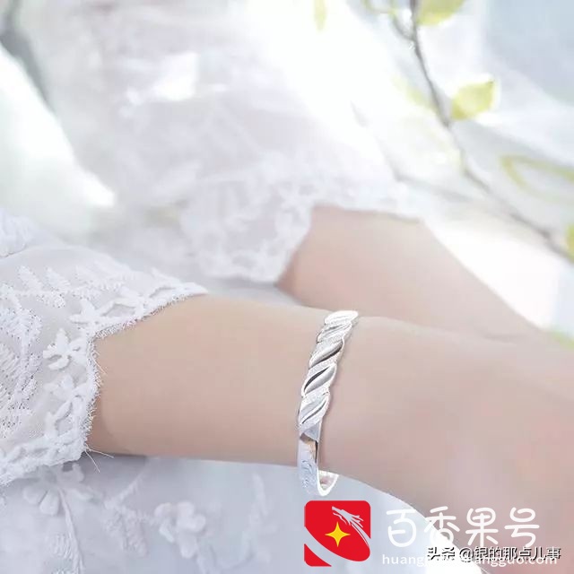 银手镯为什么会变黑？怎么保养才能光亮如新？