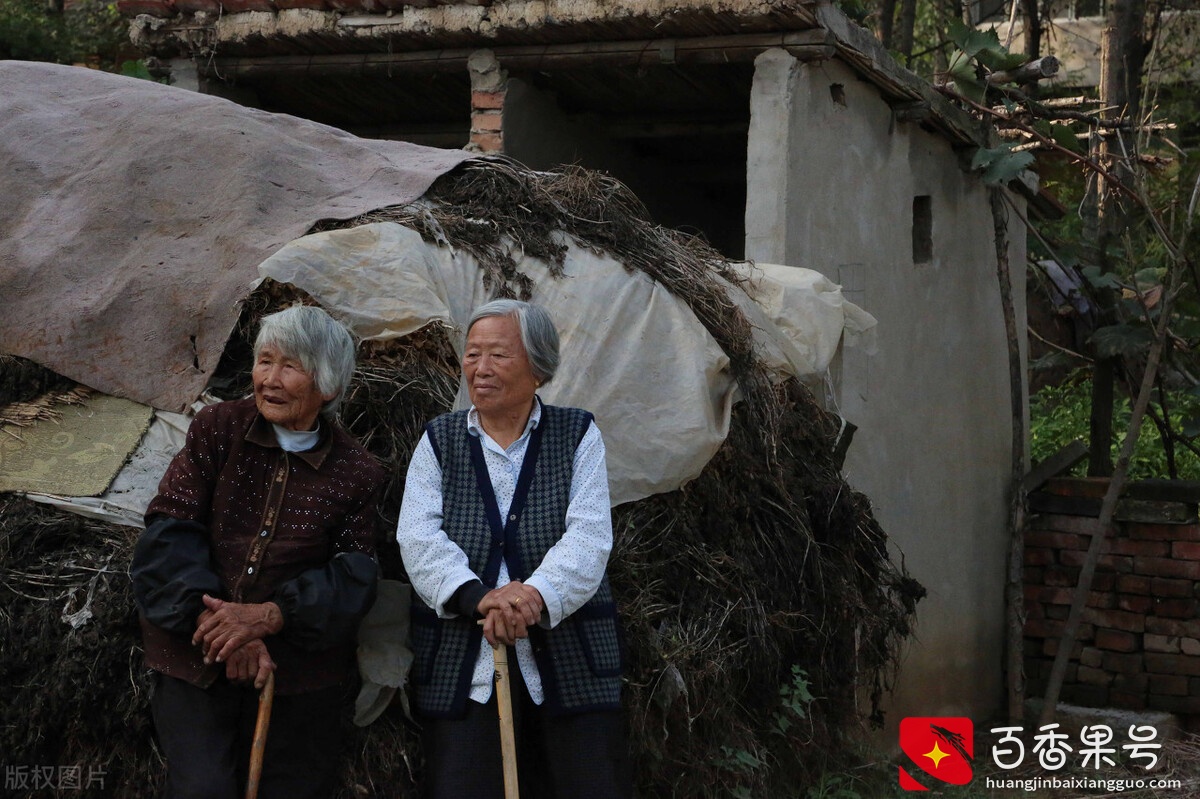 农村六十几岁的孤寡老人，侄子有赡养责任吗？房屋遗产能继承吗？