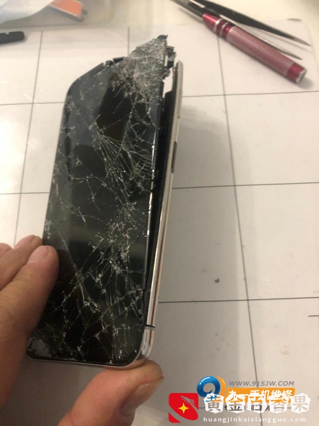 苹果iPhonex/xs max屏幕坏了怎么办？换屏幕多少钱