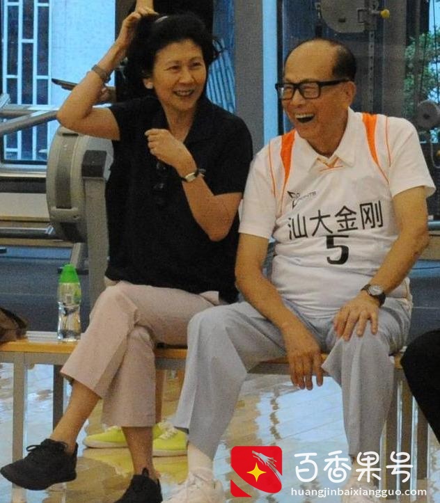 相伴28年，李嘉诚仍不敢将周凯旋娶进门？背后原因不简单