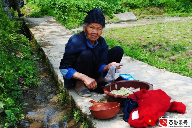 农村六十几岁的孤寡老人，侄子有赡养责任吗？房屋遗产能继承吗？