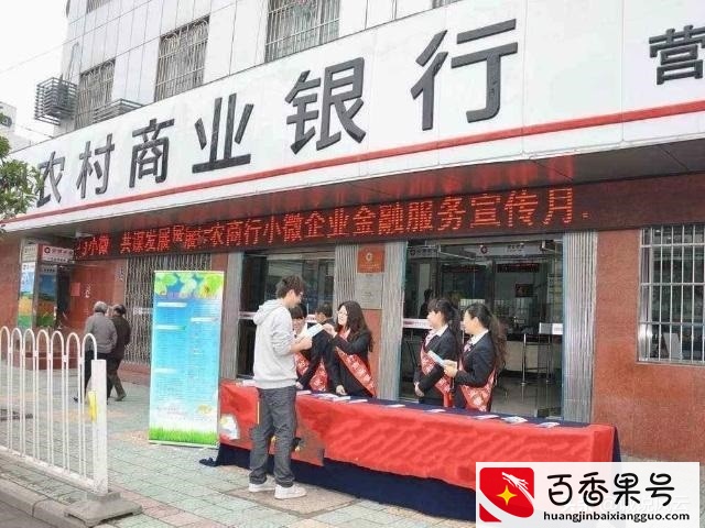 如果一个家庭在银行有500万存款，那么一年能产生多少收益？