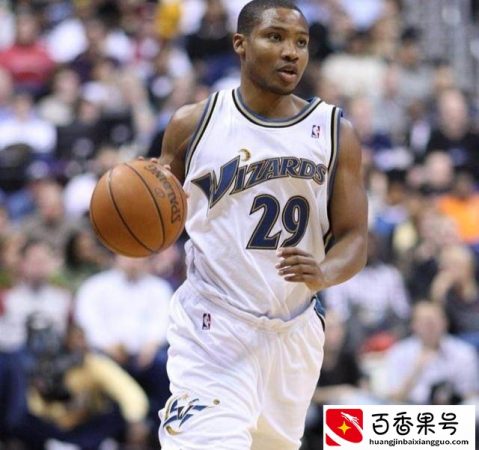 5位身穿29号的NBA球员，他曾经跟随马刺队夺得14年总冠军