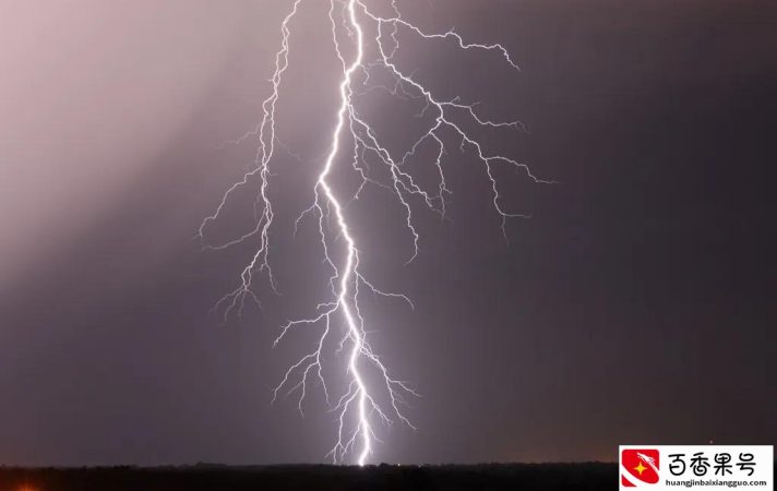 雷雨天气使用手机，真的会被雷劈吗？你也信？