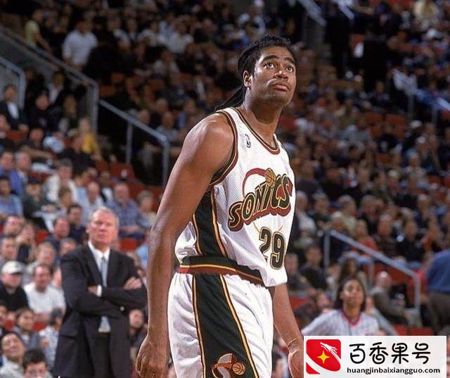 5位身穿29号的NBA球员，他曾经跟随马刺队夺得14年总冠军