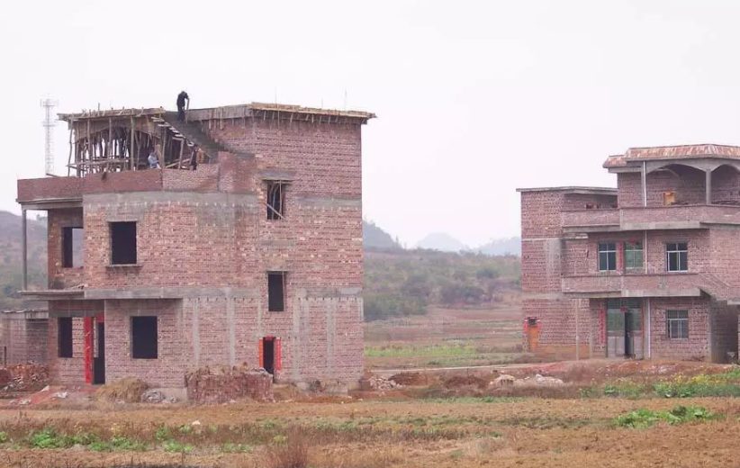 不回农村住要回农村建房吗